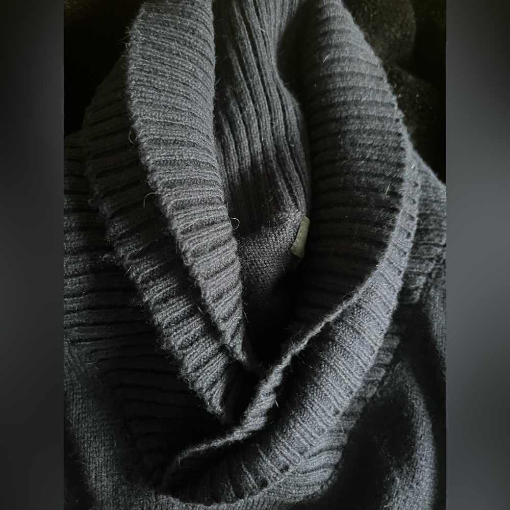 Oxford Men's Black Turtleneck Sweater